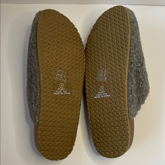 NIB Nicole Miller Gray Sherpa Open-Back Slides.  Size 8. - Picture 3 of 5